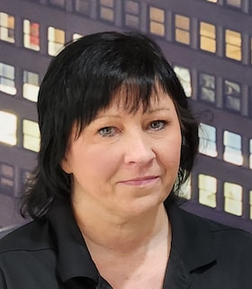 Staff member Andrea Maney from ID_8f9f10c08986
