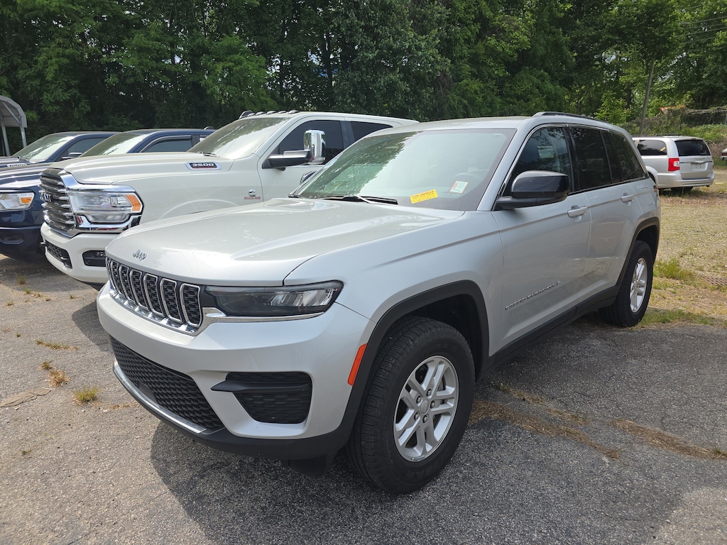 Used 2023 Jeep Grand Cherokee Laredo SUV