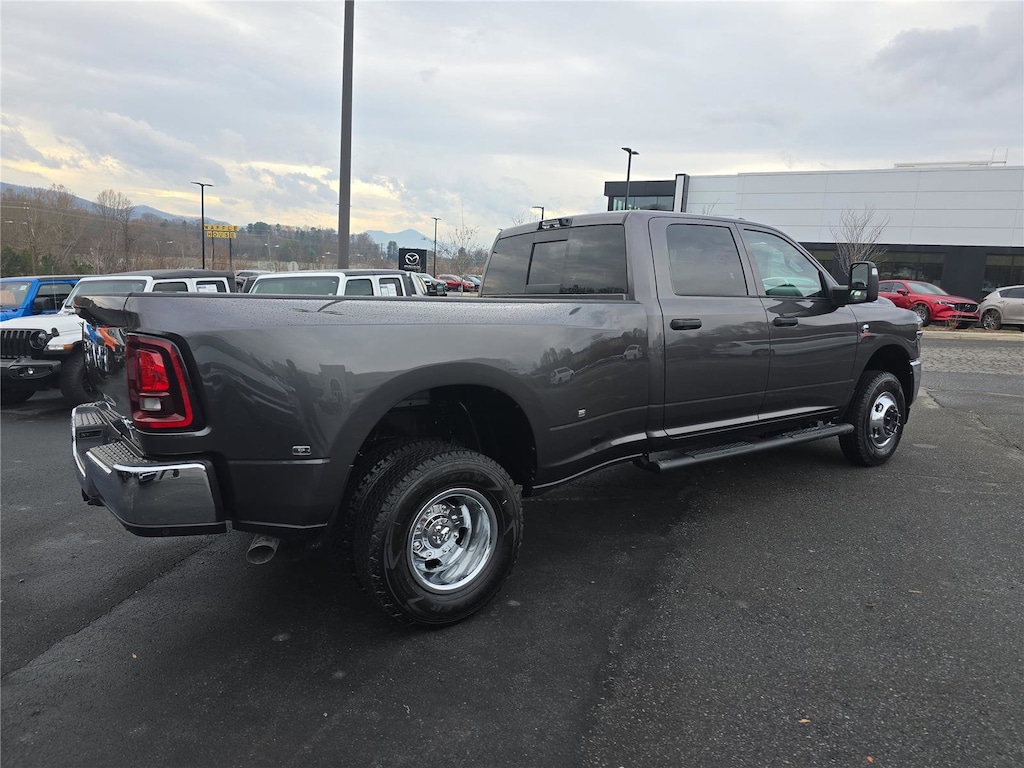 New 2026 Ram 3500 TRADESMAN CREW CAB 4X4 8' BOX Pickup