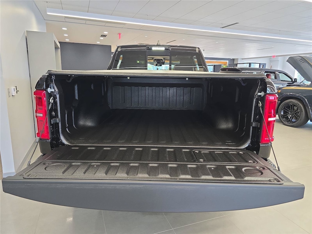 New 2026 Ram 1500 LIMITED LONGHORN CREW CAB 4X4 6'4 BOX Pickup