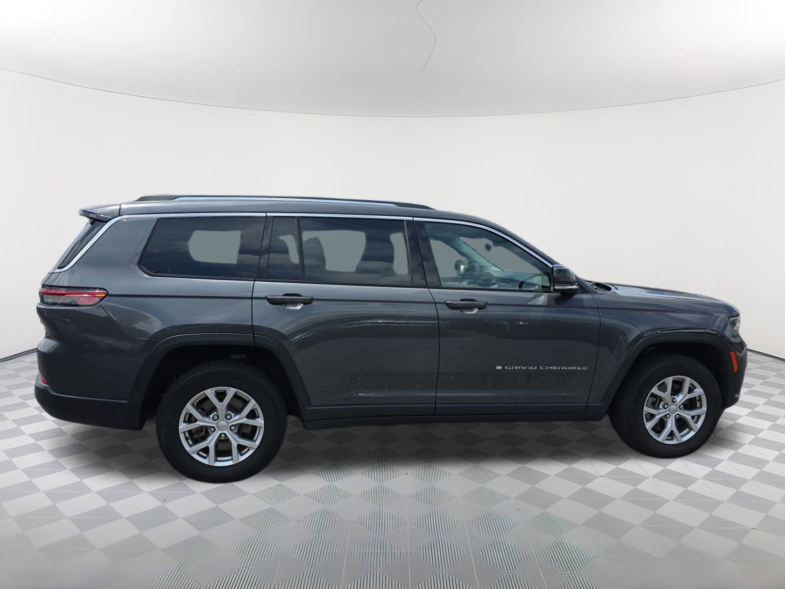 2022 Jeep Grand Cherokee Limited photo 2