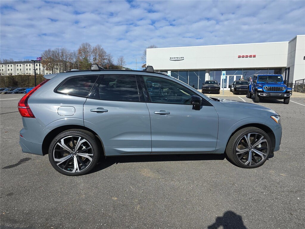 Used 2022 Volvo XC60 Recharge Plug-In Hybrid T8 R-Design SUV