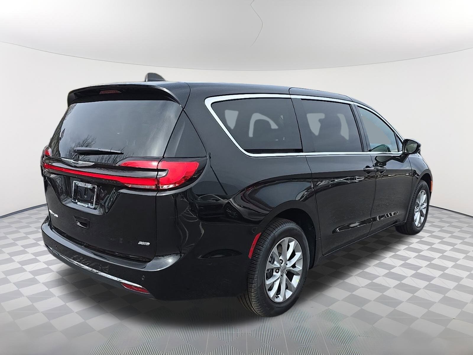 2025 Chrysler Pacifica photo 3