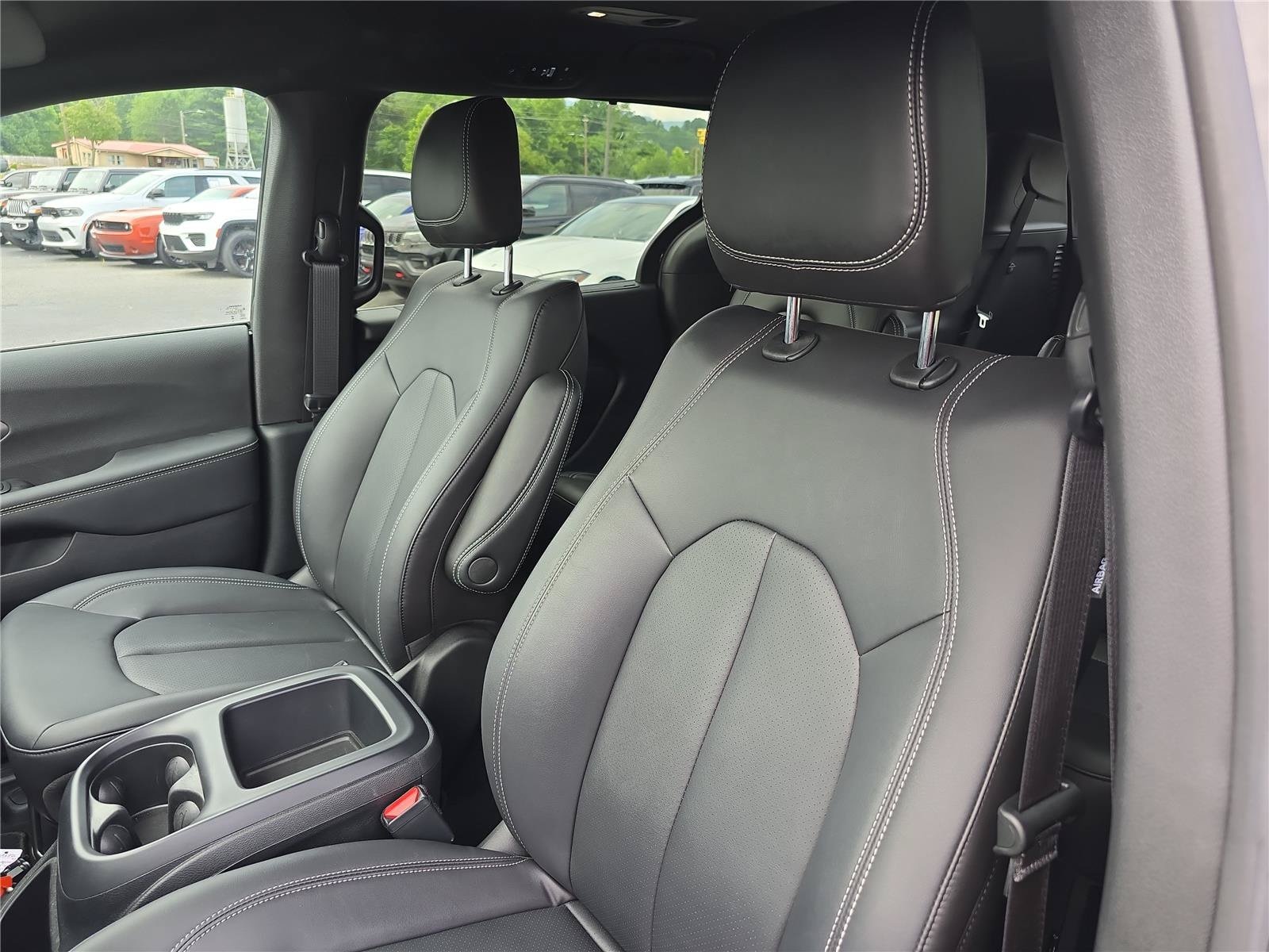 2026 Chrysler Pacifica Select - Photo 19