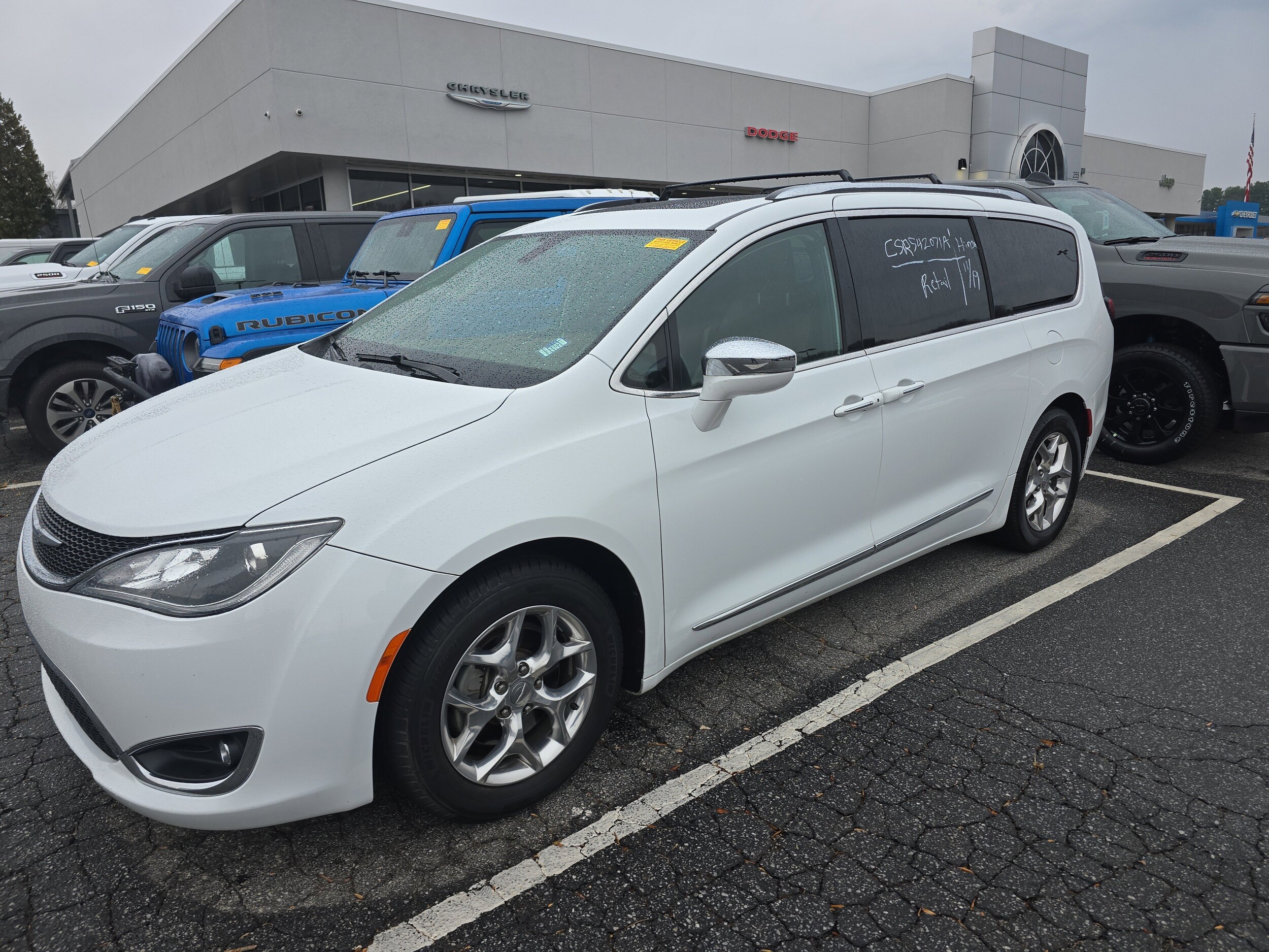 2018 Chrysler Pacifica Limited photo 4