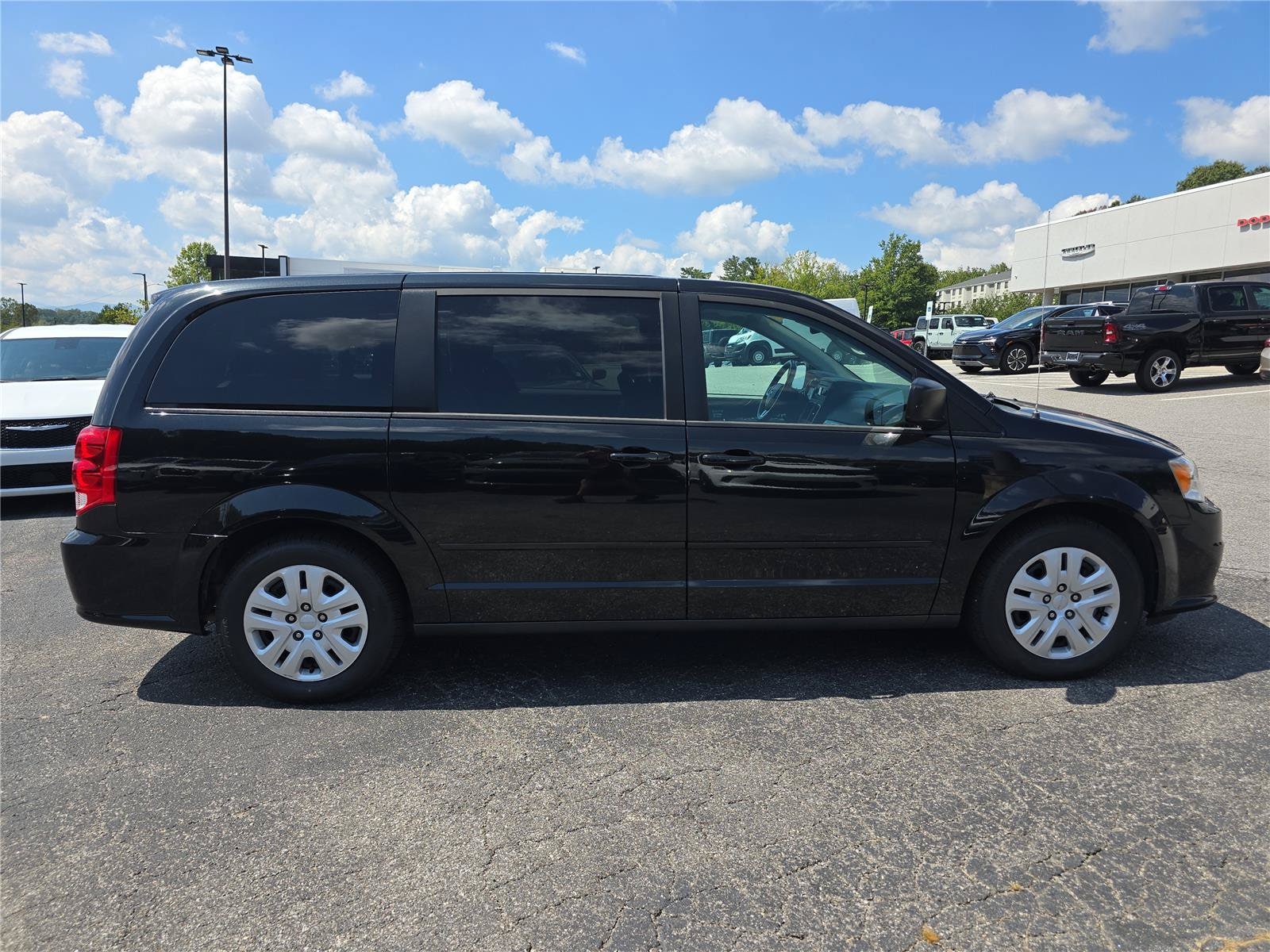 Used 2015 Dodge Grand Caravan SE with VIN 2C4RDGBG6FR648908 for sale in Asheville, NC
