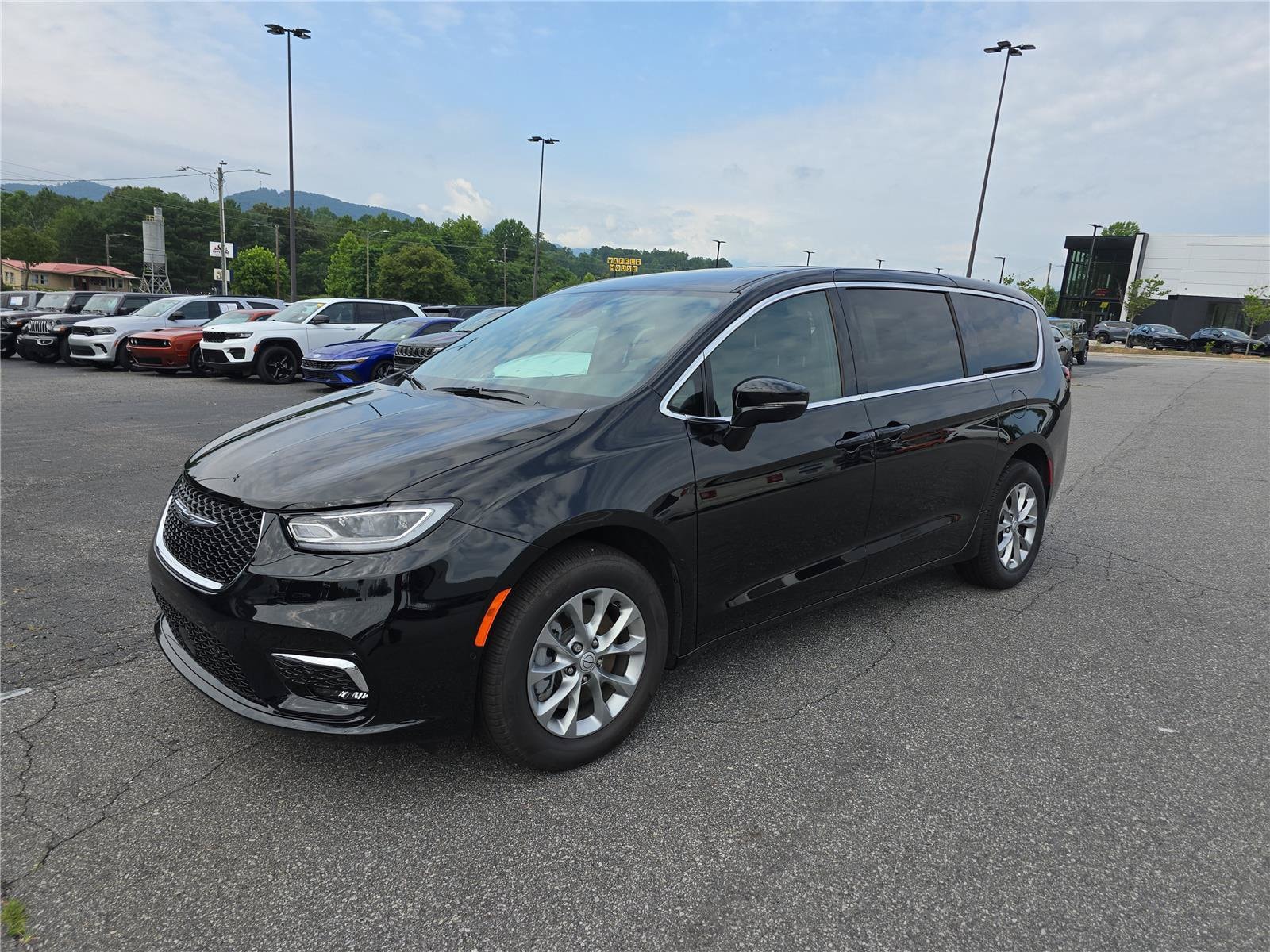 2026 Chrysler Pacifica Select - Photo 7