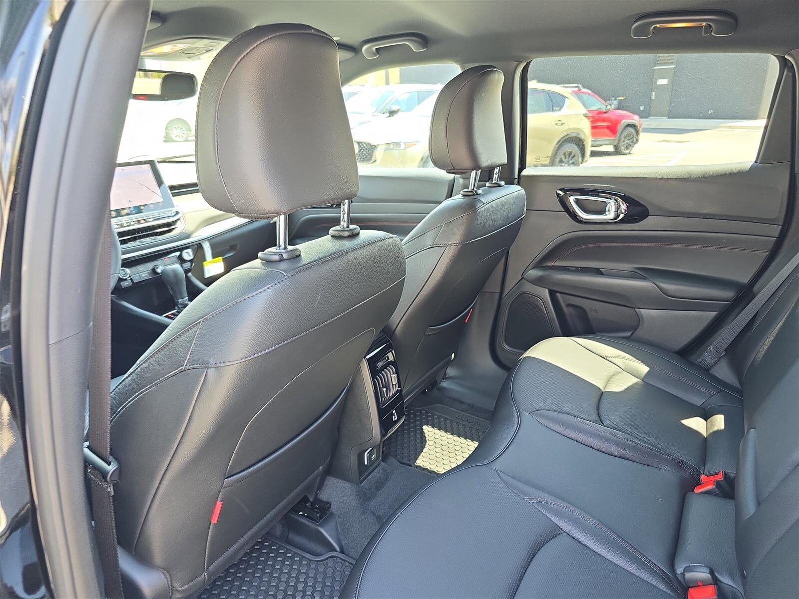 2025 Jeep Compass Trailhawk - Photo 17