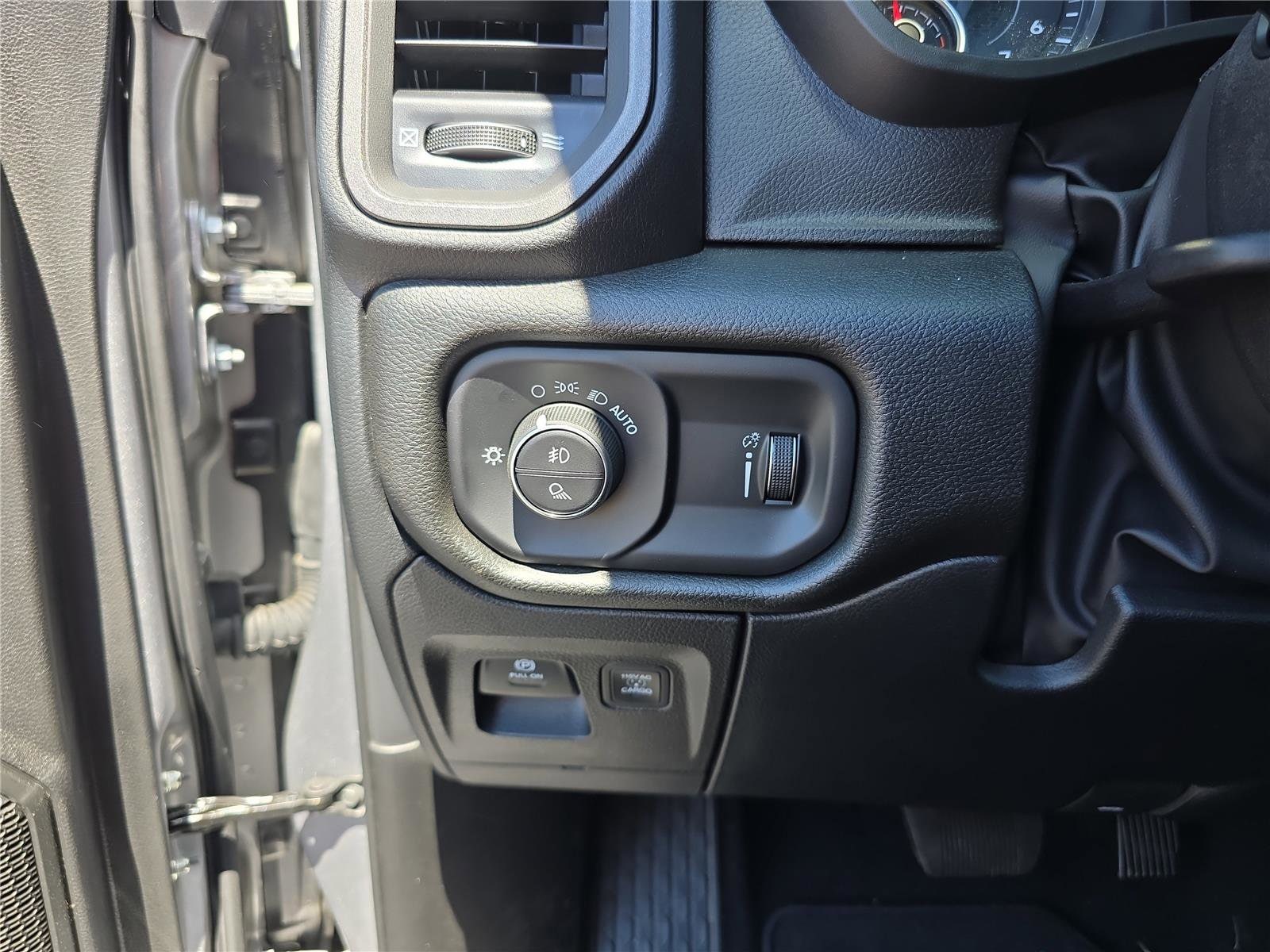 2025 RAM 1500 Tradesman - Photo 31