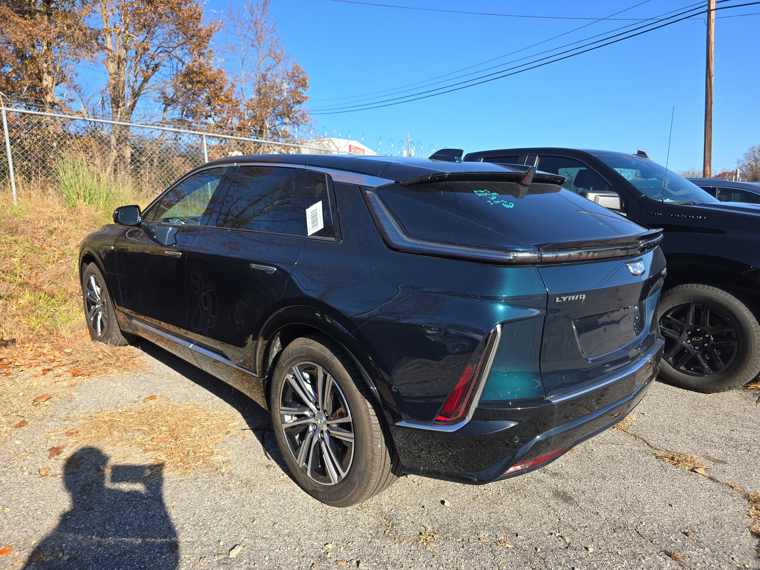 2025 Cadillac Lyriq Luxury photo 2