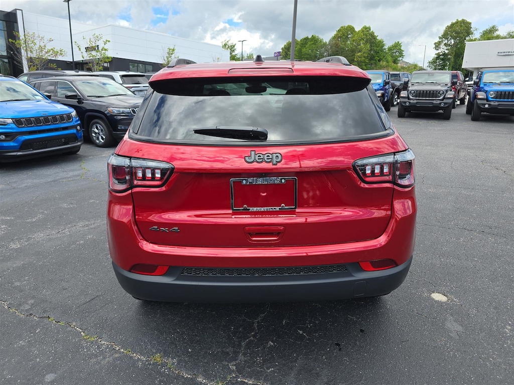 New 2025 Jeep Compass LATITUDE 4X4 Sport Utility
