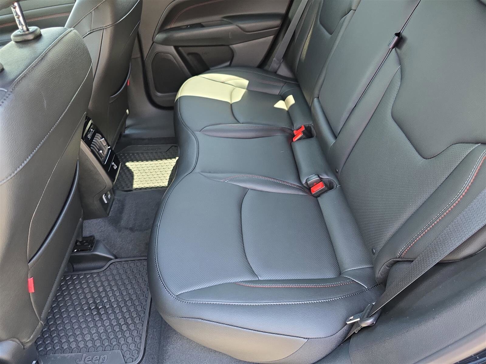 2025 Jeep Compass Trailhawk - Photo 16