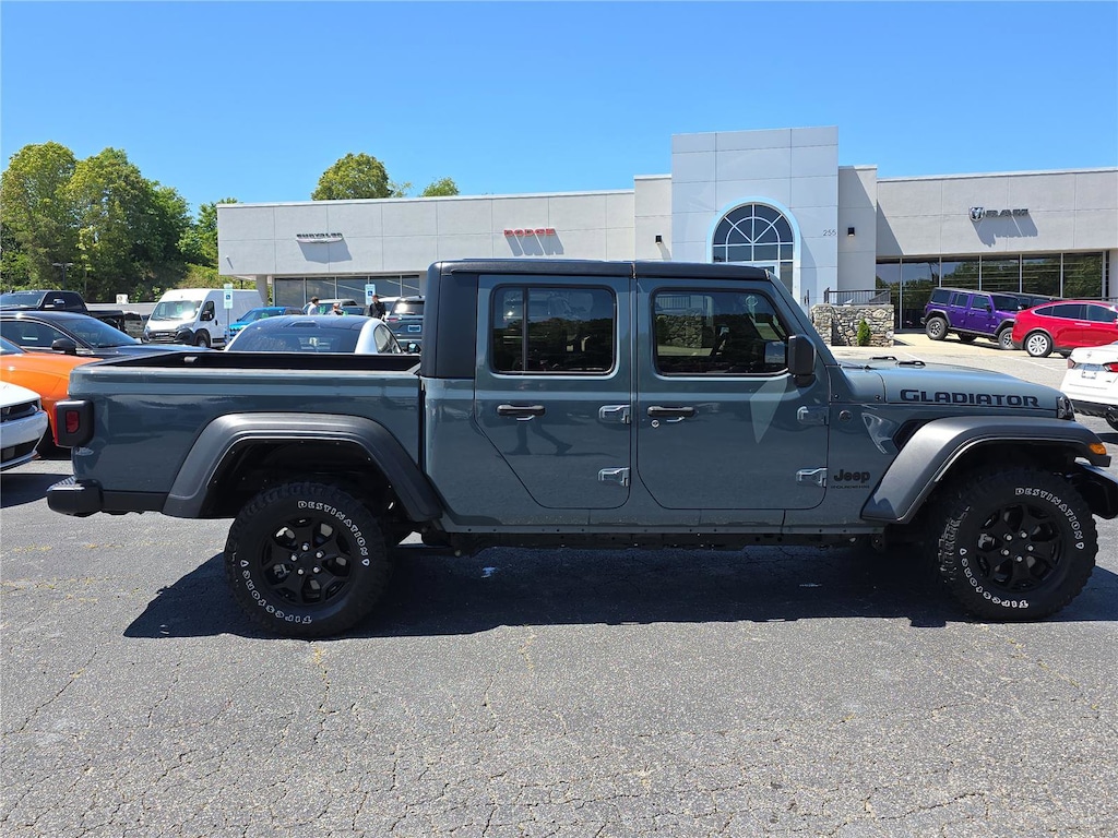 Used 2024 Jeep Gladiator Sport Truck