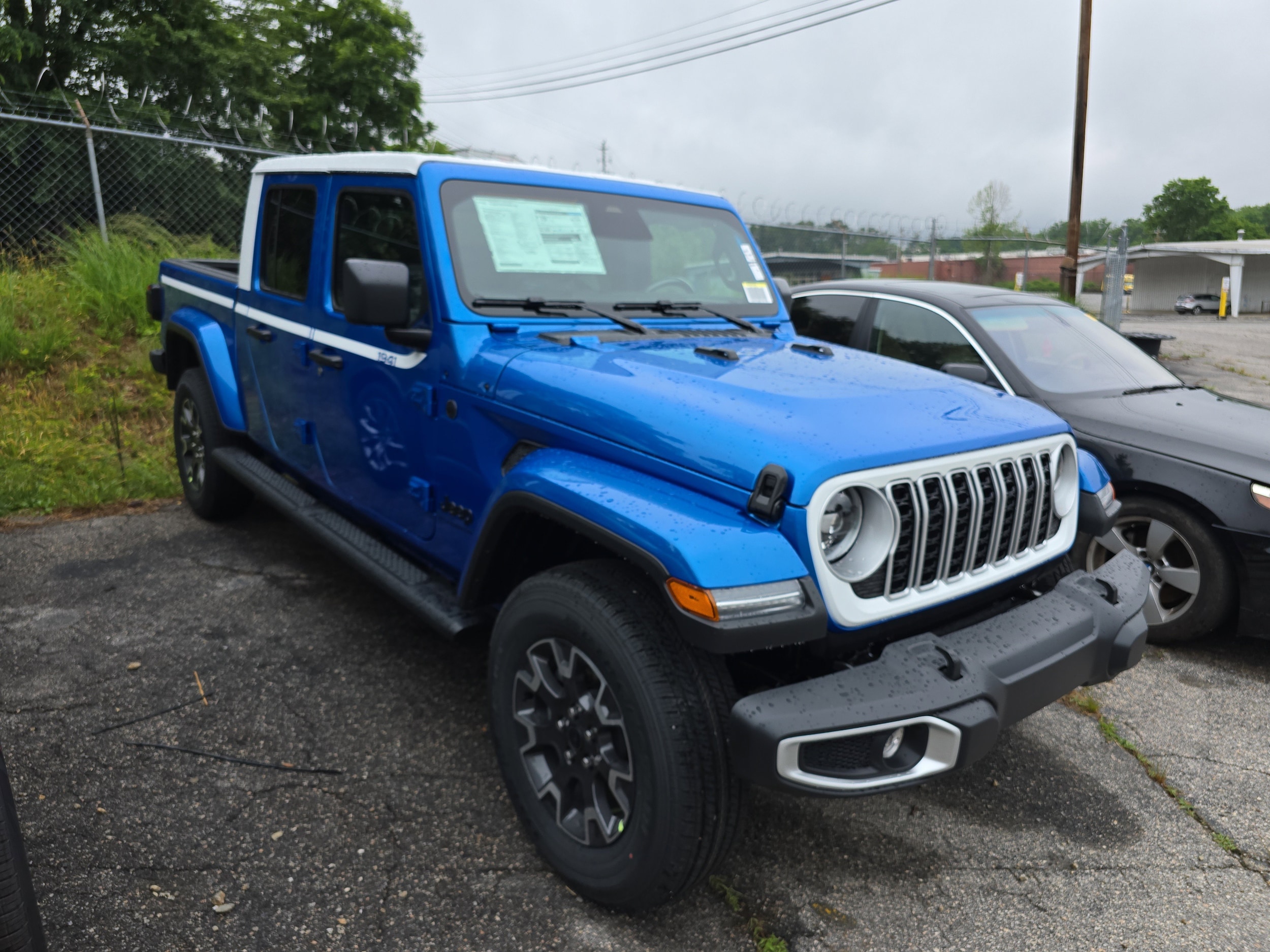2026 Jeep Gladiator Sahara Auto's photo