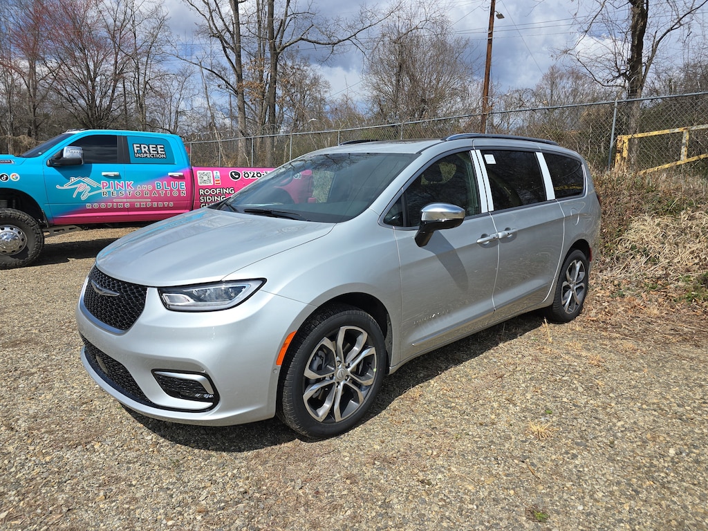 New 2026 Chrysler Pacifica PINNACLE AWD Passenger Van