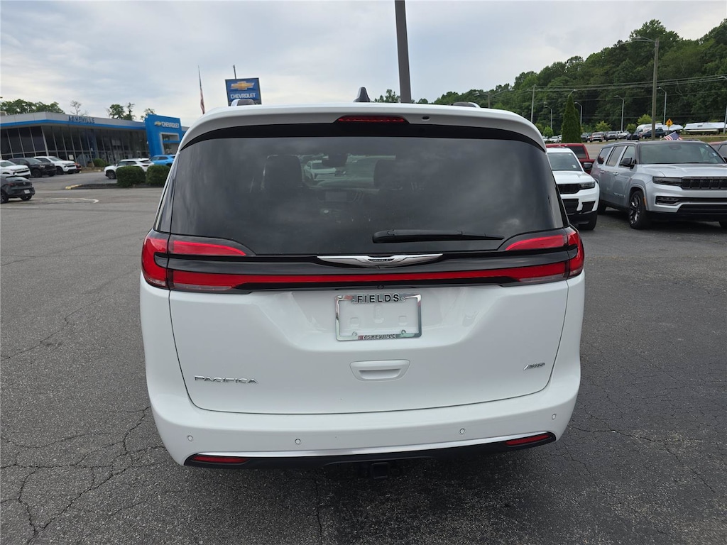 Used 2025 Chrysler Pacifica Pinnacle Minivan/Van