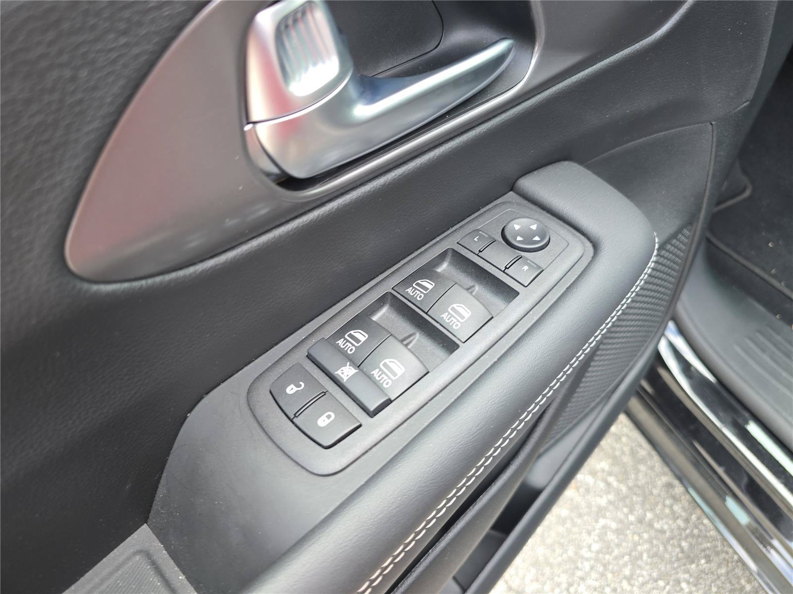 2026 Chrysler Pacifica Select - Photo 18