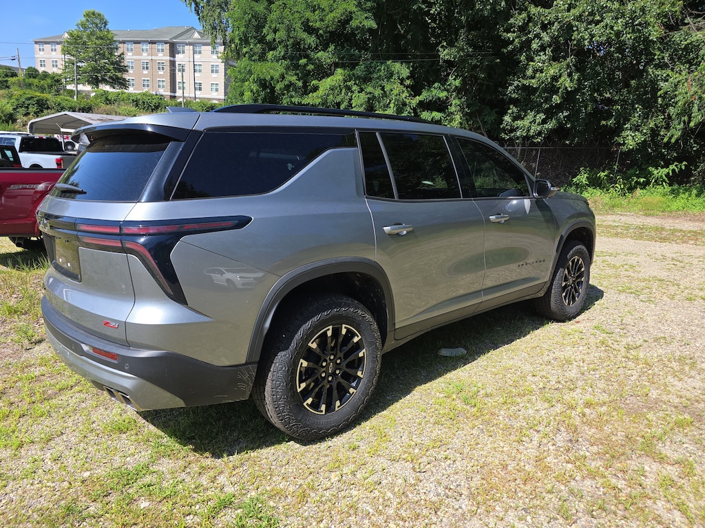 Used 2025 Chevrolet Traverse Z71 SUV