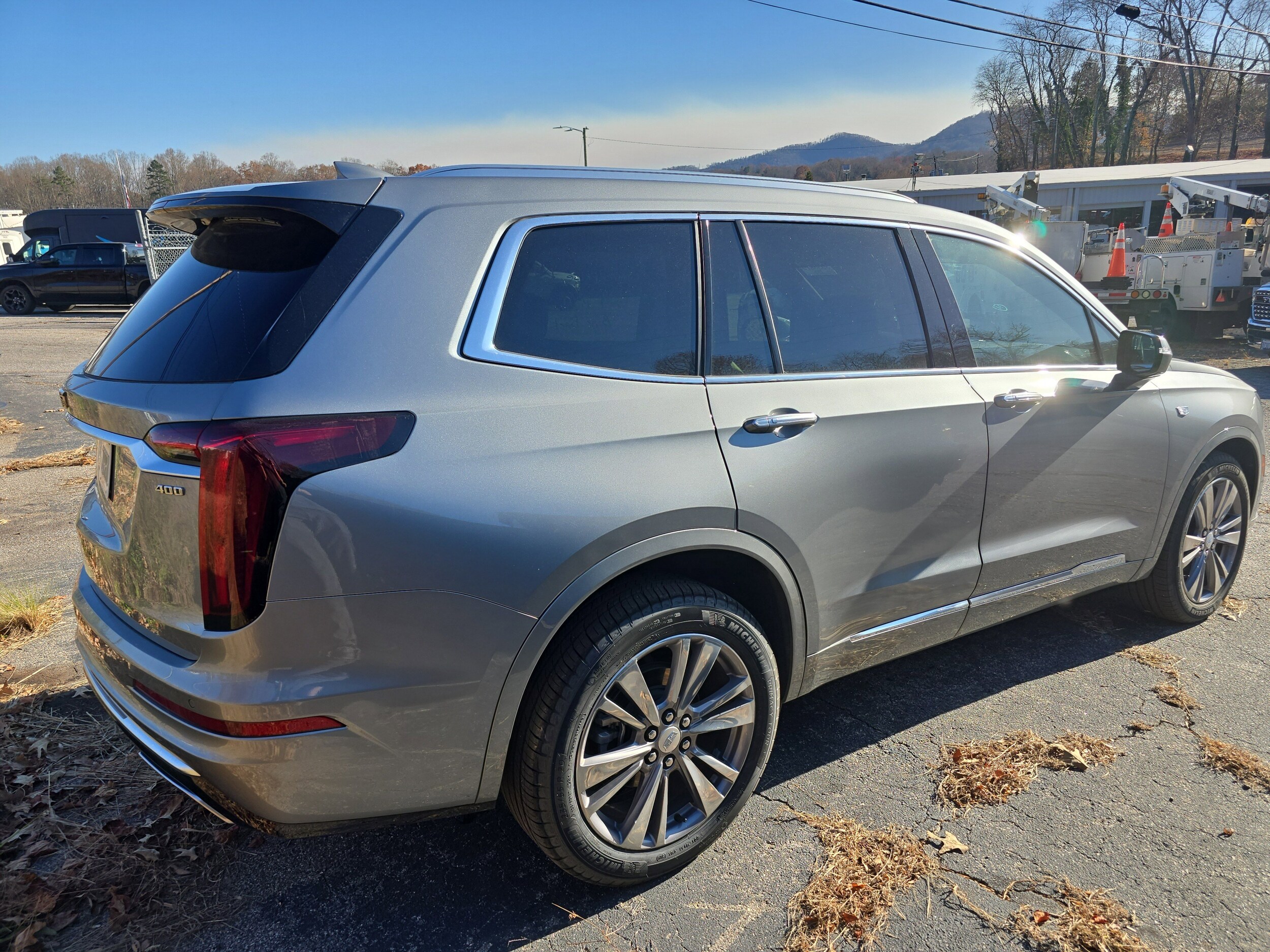 2025 Cadillac XT6 Premium Luxury photo 2