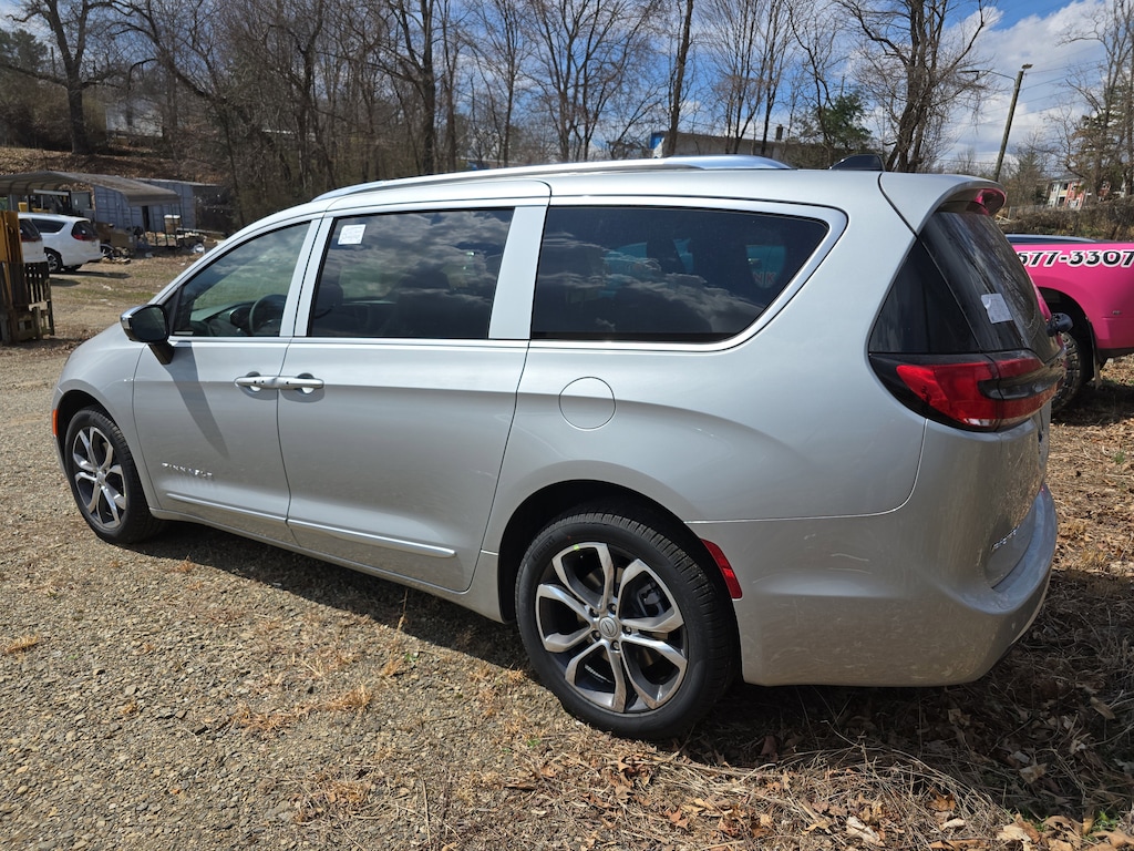 New 2026 Chrysler Pacifica PINNACLE AWD Passenger Van