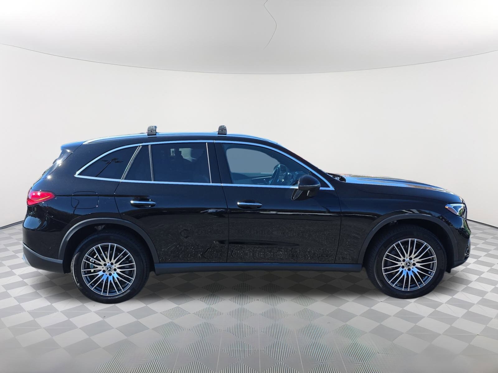 2024 Mercedes Benz GLC 300 photo 2