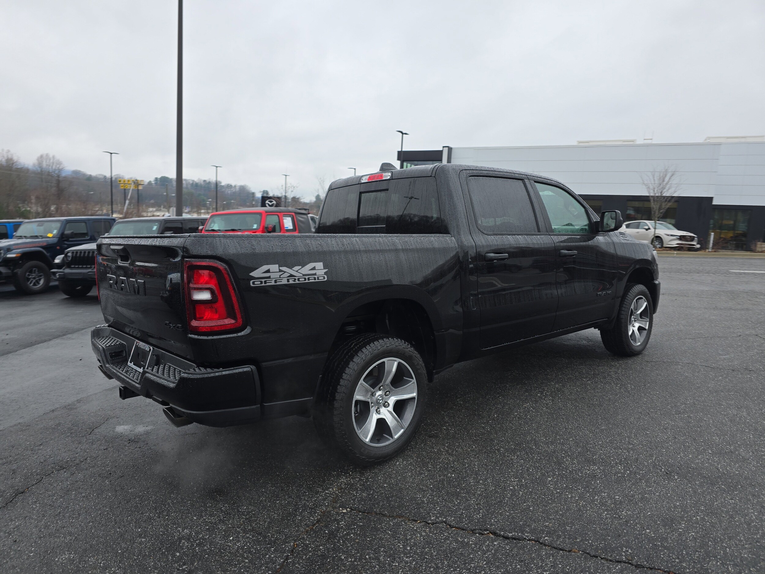 2025 Ram 1500 Tradesman photo 3