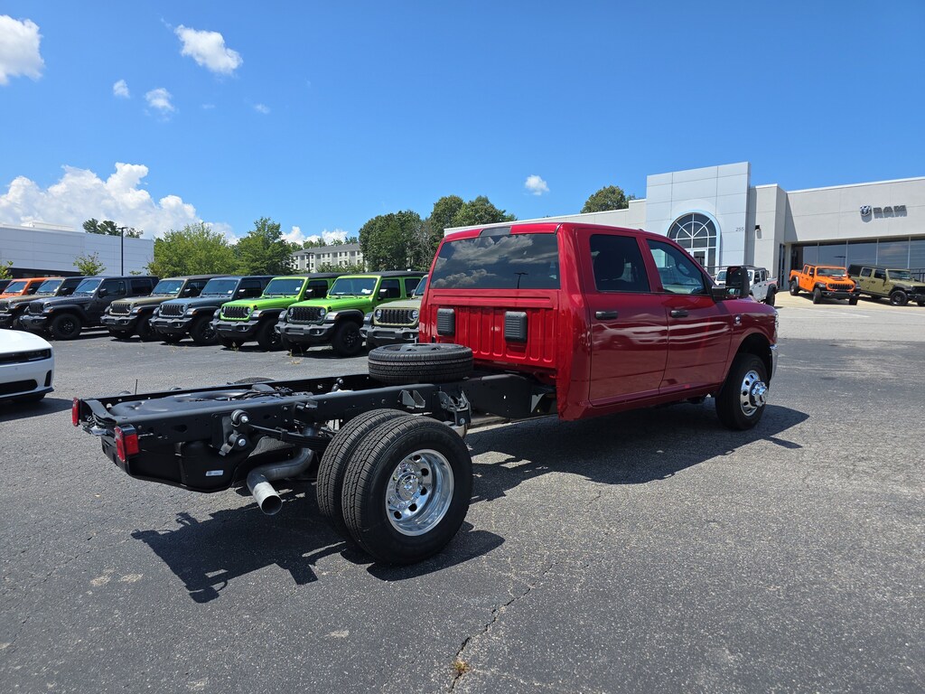 New 2025 Ram 3500 Chassis Cab 3500 TRADESMAN CREW CAB CHASSIS 4X4 60' CA Pickup