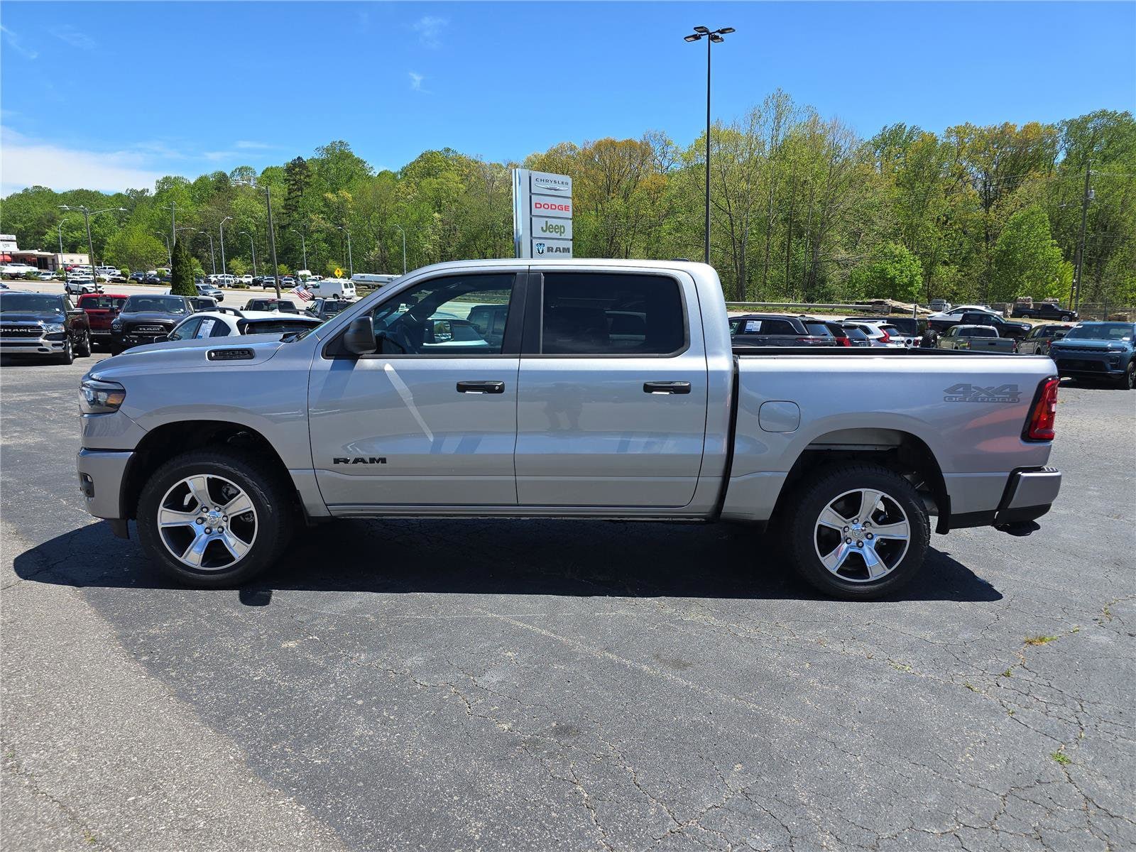 2025 RAM 1500 Tradesman - Photo 7