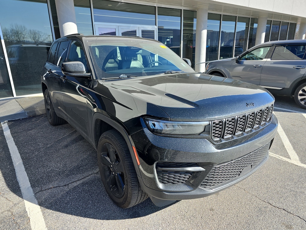 Used 2023 Jeep Grand Cherokee Altitude SUV