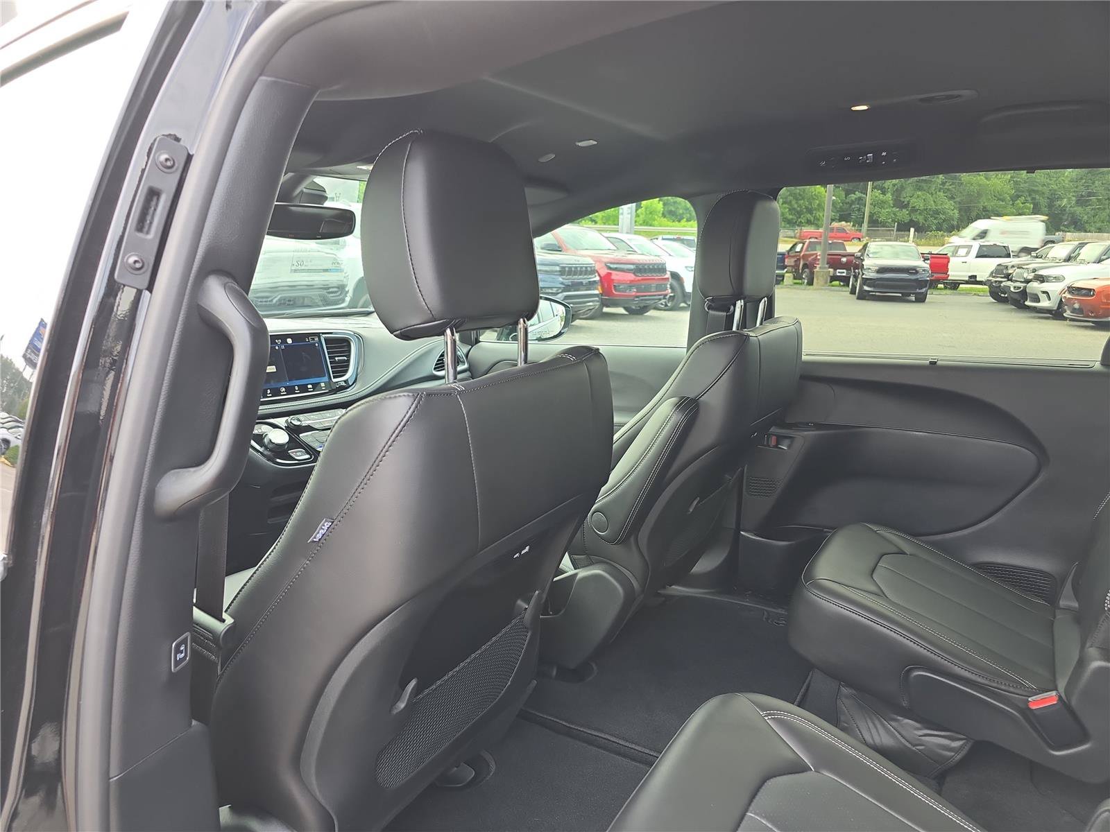 2026 Chrysler Pacifica Select - Photo 15