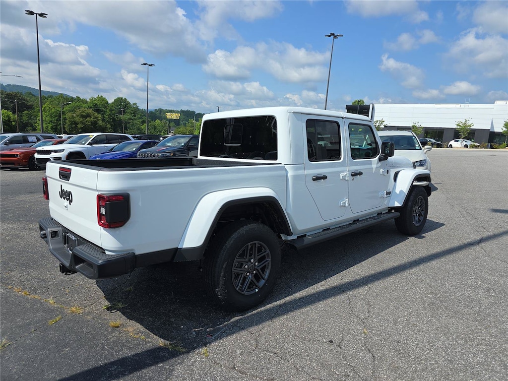 New 2026 Jeep Gladiator SPORT S 4X4 Pickup