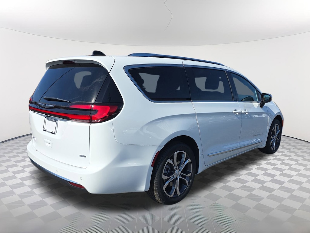 New 2026 Chrysler Pacifica PINNACLE AWD Passenger Van