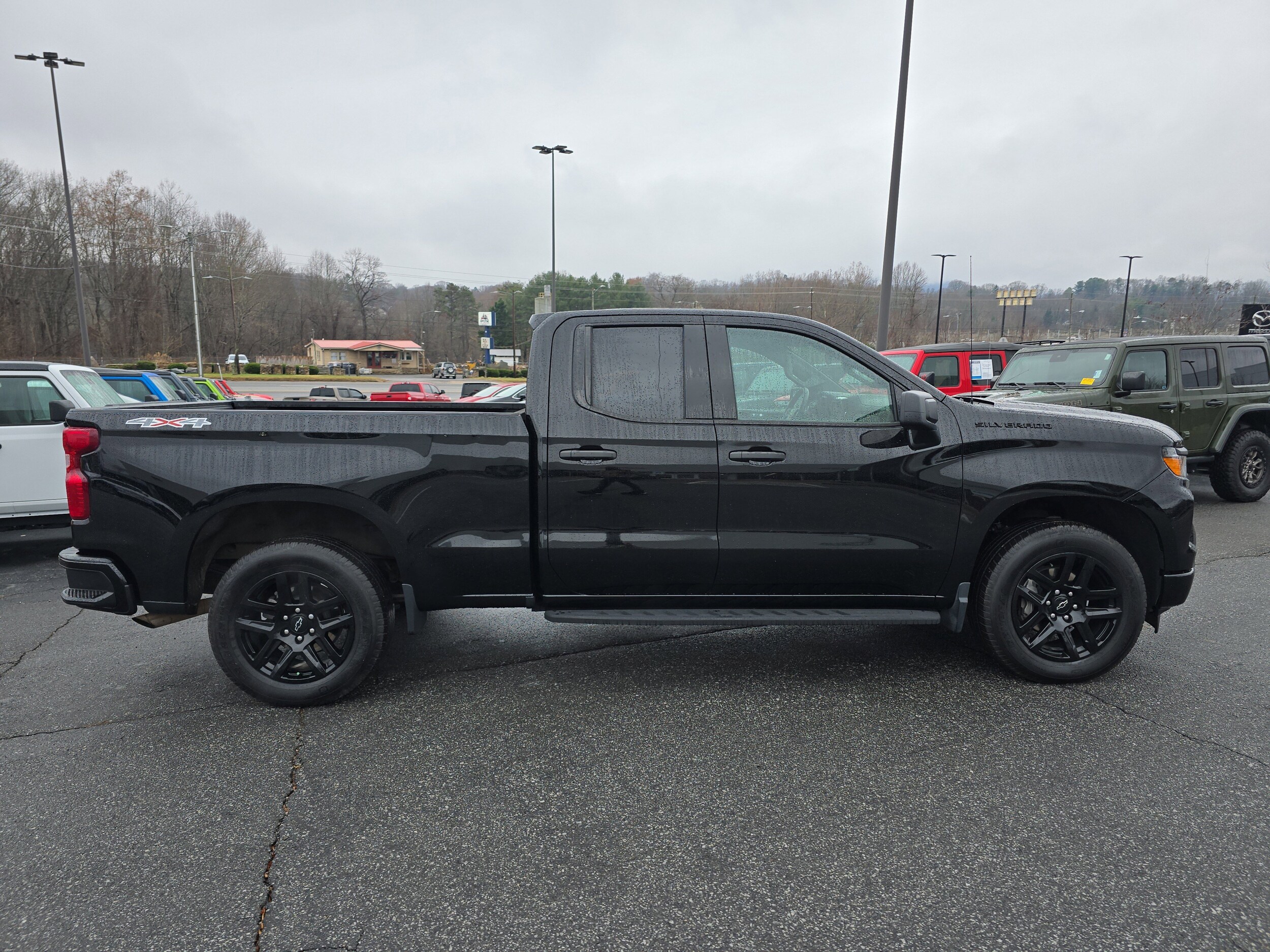 2023 Chevrolet Silverado 1500 Custom photo 2
