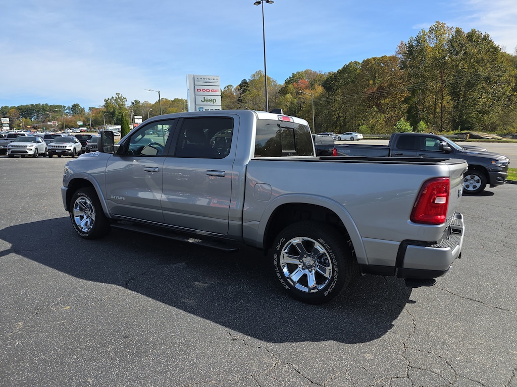 New 2025 Ram 1500 BIG HORN CREW CAB 4X4 5'7 BOX Pickup