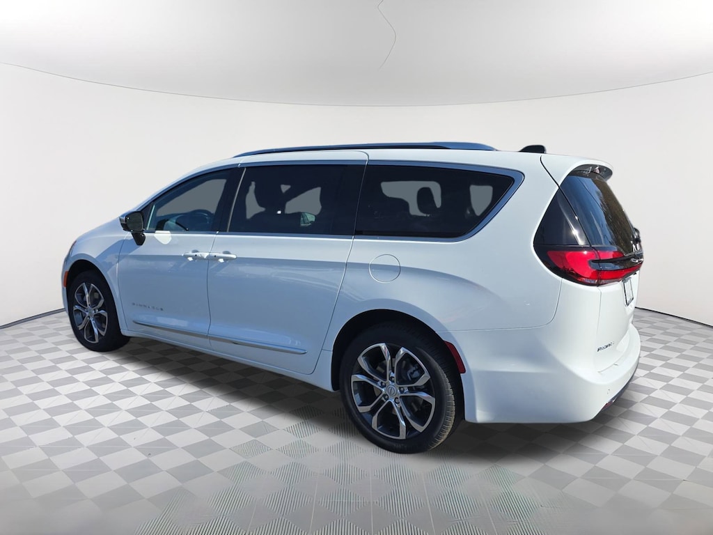 New 2026 Chrysler Pacifica PINNACLE AWD Passenger Van