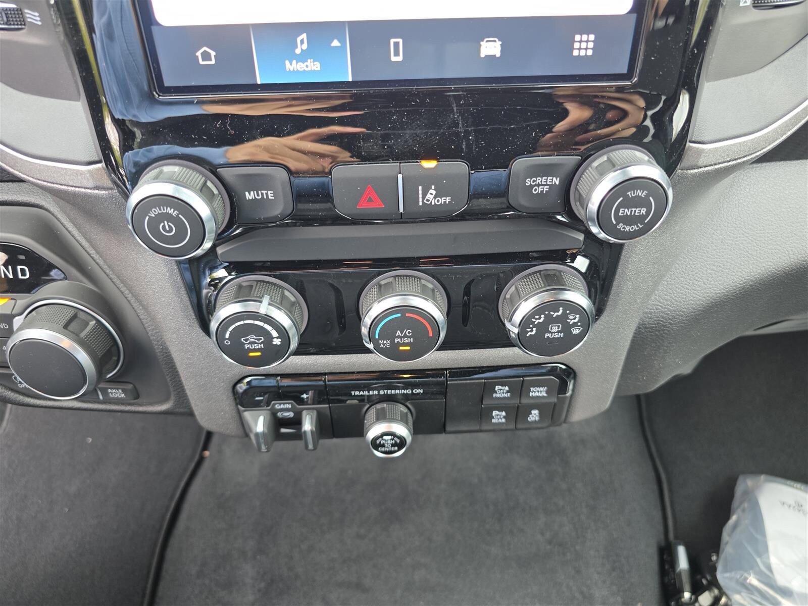 2025 RAM 1500 Tradesman - Photo 29