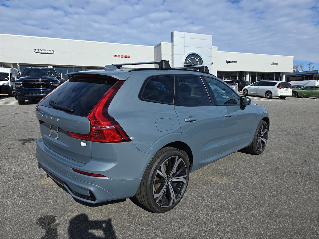 Used 2022 Volvo XC60 Recharge Plug-In Hybrid T8 R-Design SUV