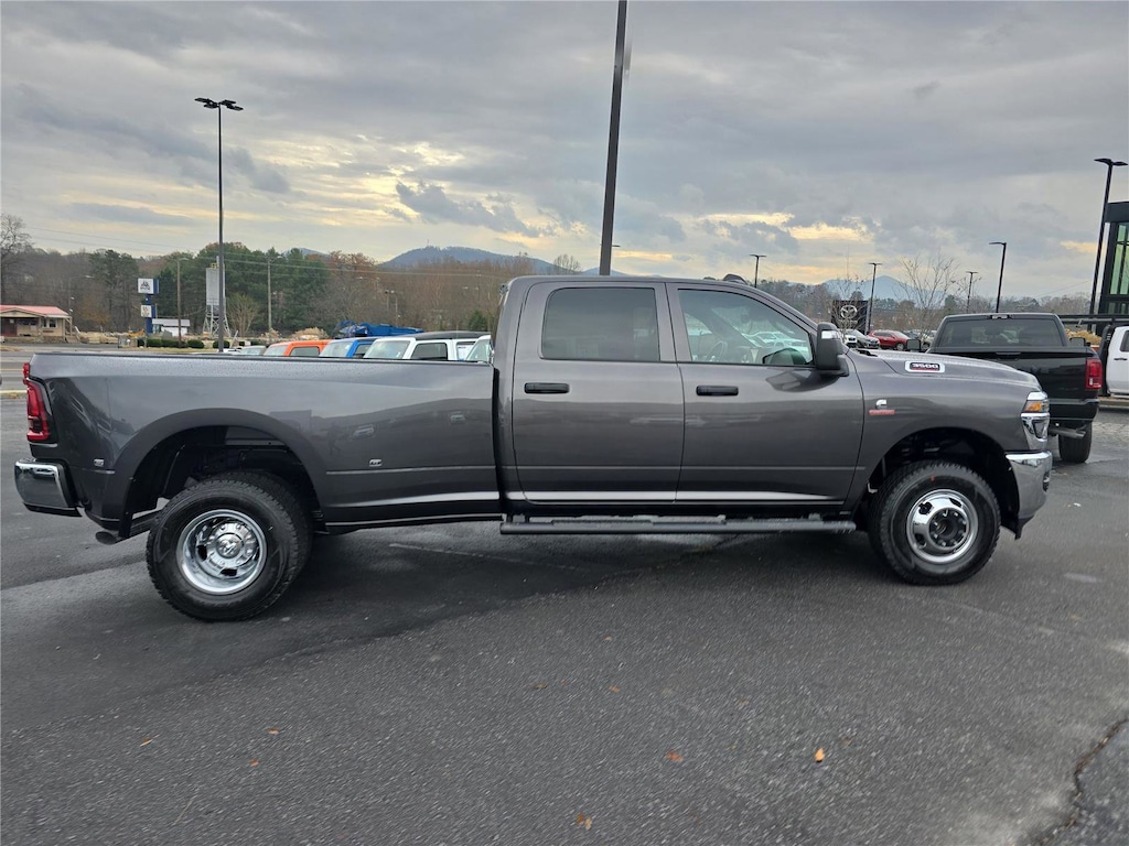 New 2026 Ram 3500 TRADESMAN CREW CAB 4X4 8' BOX Pickup