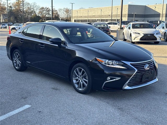 2016 Lexus ES 300h photo 3