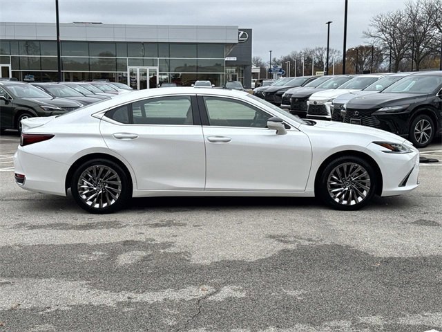 2025 Lexus ES 300h Ultra Luxury photo 4