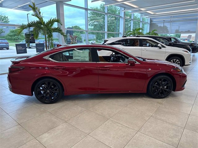 2025 Lexus ES 300h F SPORT Design photo 4