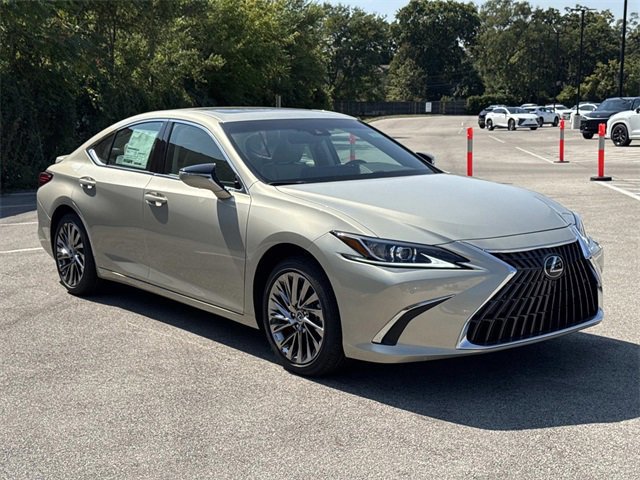 2025 Lexus ES 300h Luxury photo 3