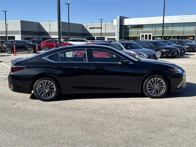 2025 Lexus ES 300h Ultra Luxury photo 4