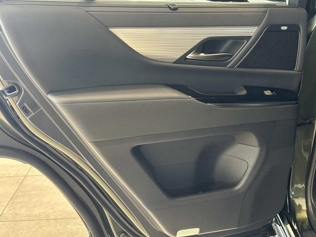 2026 Lexus LX 700h F-Sport - Photo 11