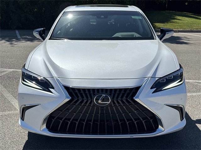 2025 Lexus ES 300h Ultra Luxury photo 2