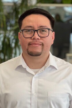 Staff member Mauricio Morales from ID_3bf132e95f62