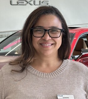 Staff member Sandra Green from ID_1af431e597ca