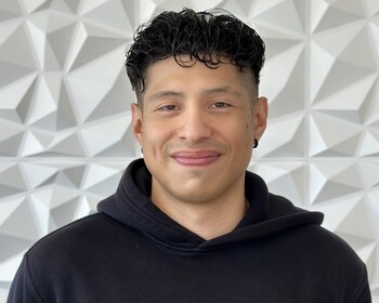 Staff member Axel Santos from ID_1af431e597ca