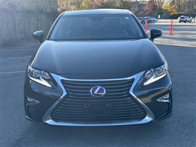 2016 Lexus ES 300h photo 2