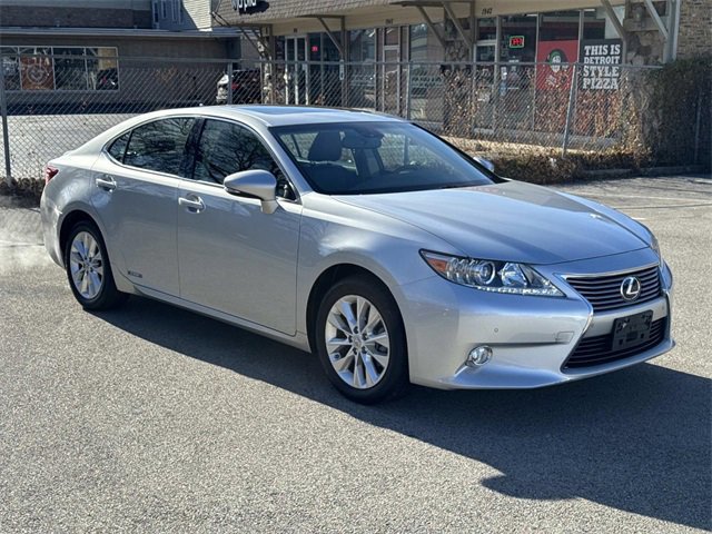 2013 Lexus ES 300h photo 3